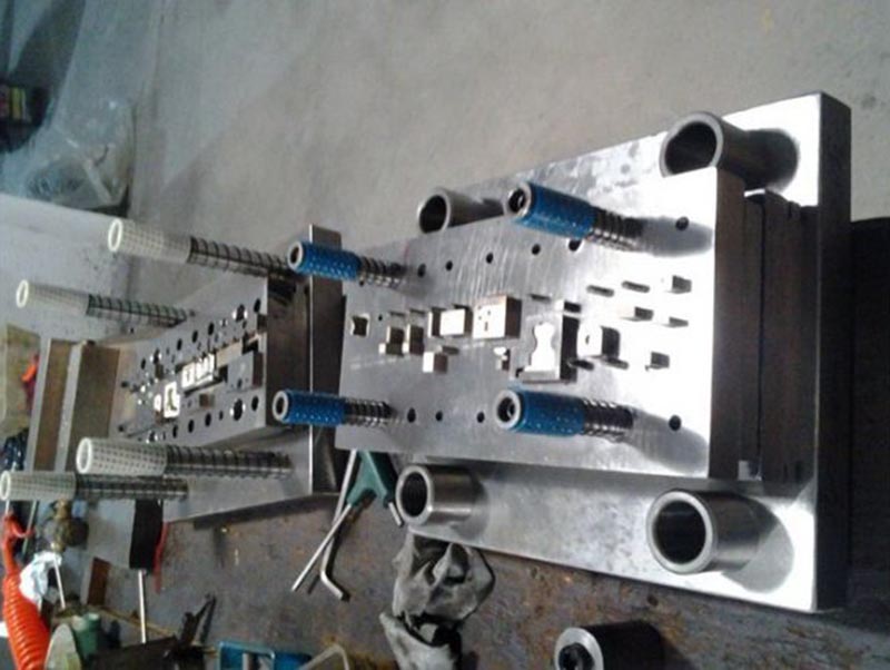 镇沅模具制造-12