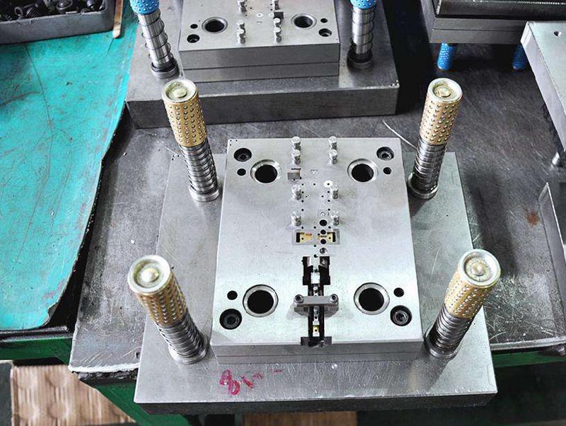 镇沅模具制造-01